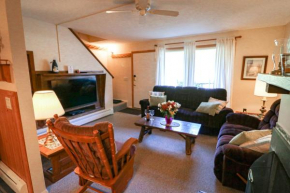 Quaint Condo 5 minutes to the ski slopes Valley Park D1